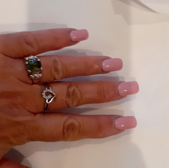 Beautiful 925 with a green stone, size 7 - Picture 2 of 4